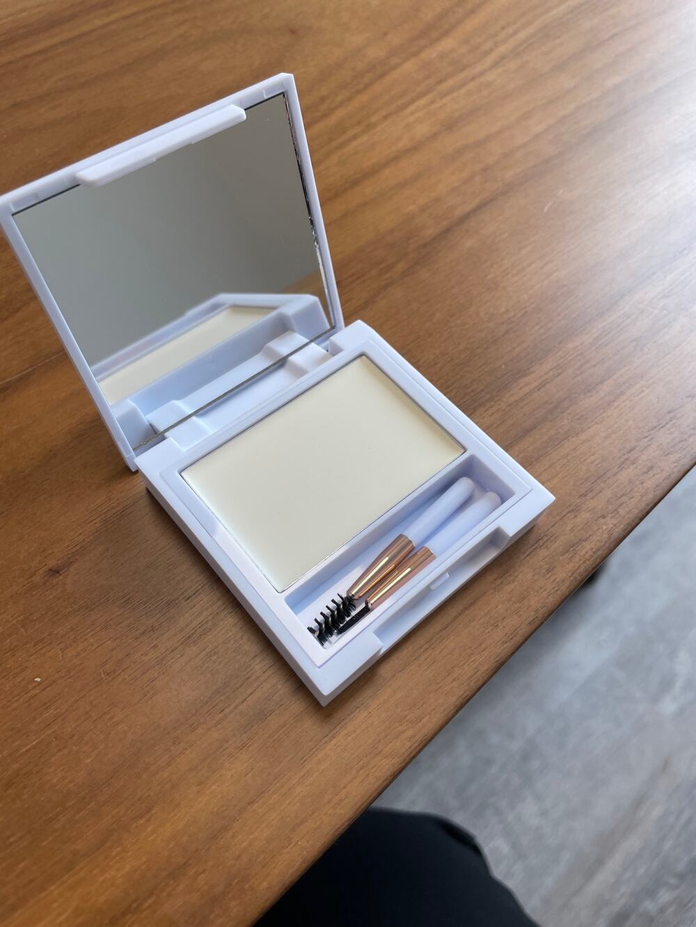 Revolution Makeup: Creator Revolution Bleach Brow net wt.17 oz.